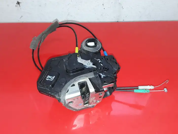 Toyota Corolla Verso AR10 (2004 - 2009) UL2 Замок задней двери — фото 3