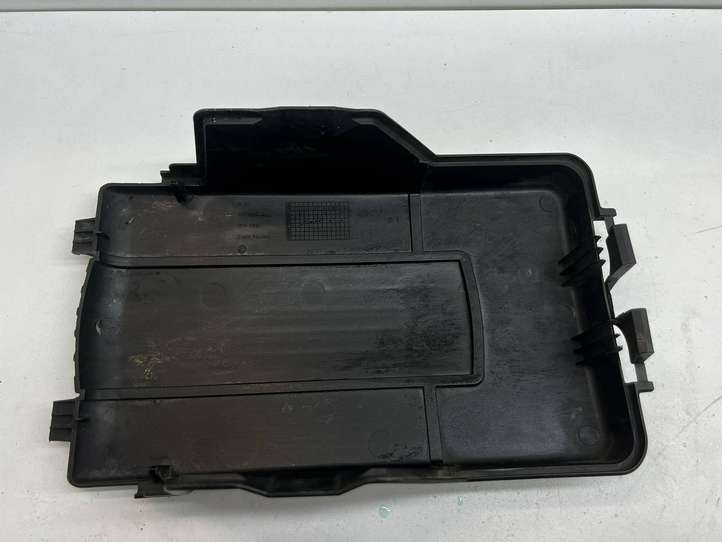 Volkswagen PASSAT B6 (2005 - 2010)  1K0915443C Крышка ящика аккумулятора