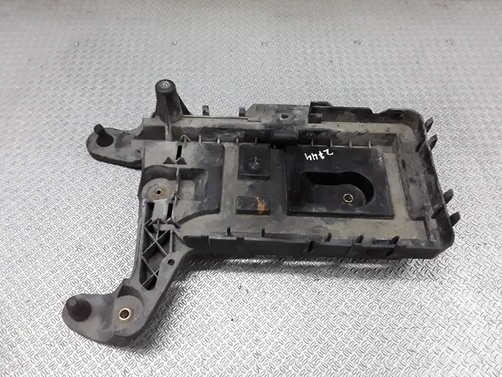 Seat Leon (1P) (2005 - 2012) 1K0915333C Площадка аккумулятора — фото 1