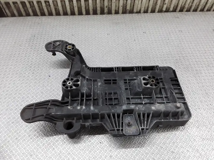 Seat Leon (1P) (2005 - 2012) 1K0915333C Площадка аккумулятора — фото 3