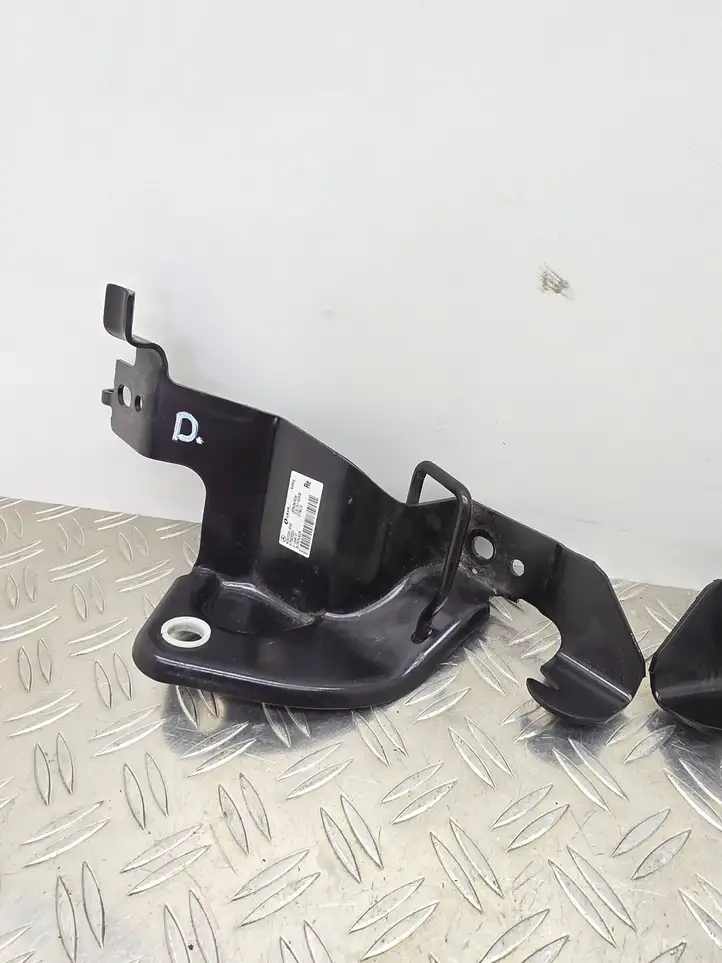 Mercedes-Benz CLA C117,X117,W117 (2013 - 2019) A1769200124 Кронштейн ISOFIX — фото 5