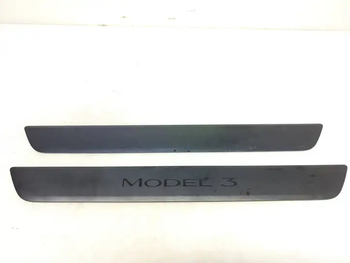 Tesla Model 3 (2017 - 2023) 150476300C Внутренняя отделка переднего порога — фото 1