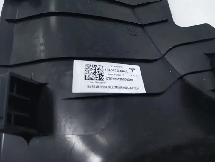 Tesla Model 3 (2017 - 2023) 164343300 Внутренняя отделка заднего порога — фото 3