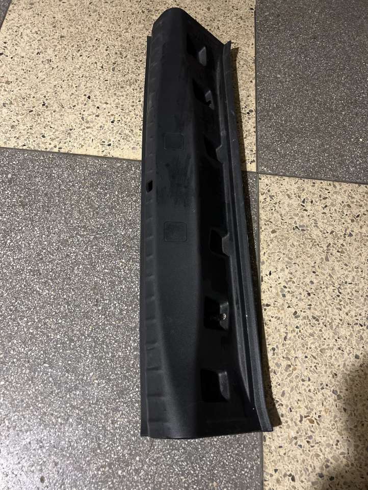 7373574 BMW 5 G30 G31 Kita bagažinės apdailos detalė