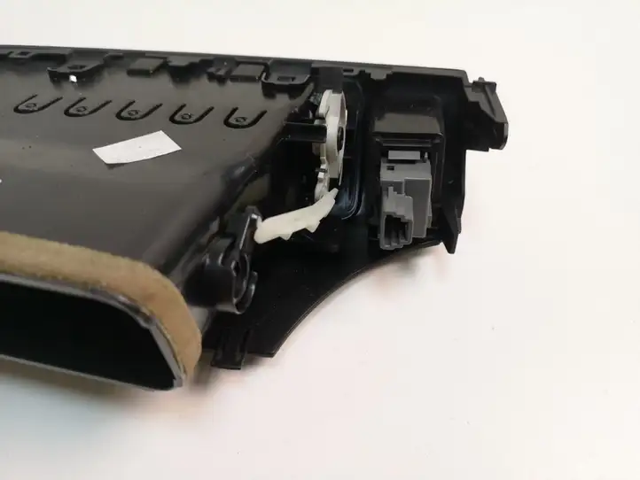 Toyota Verso (2009 - 2012) 556700F040 Центральный воздушный дефлектор — фото 4