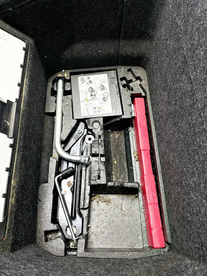 Audi R8 42 (2006 - 2015) 420863362D Обшивка задней двери — фото 3