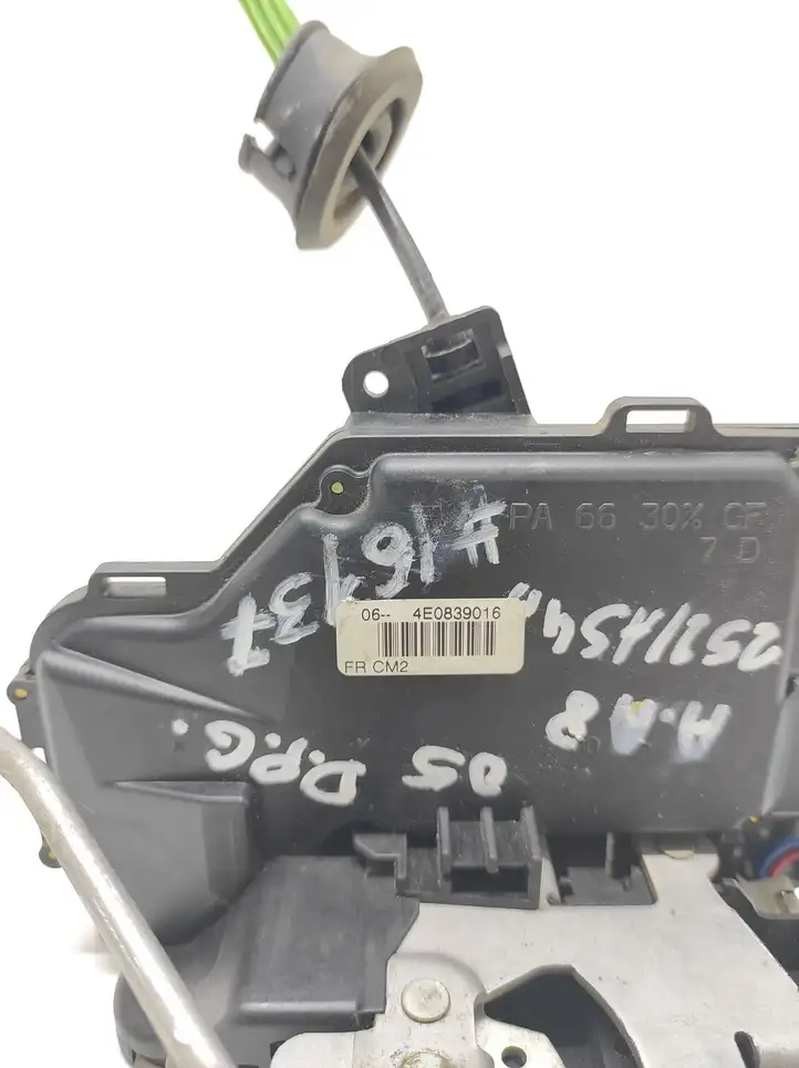 Audi A8 S8 D3 4E (2002 - 2005) 4E0839016 Замок задней двери — фото 4