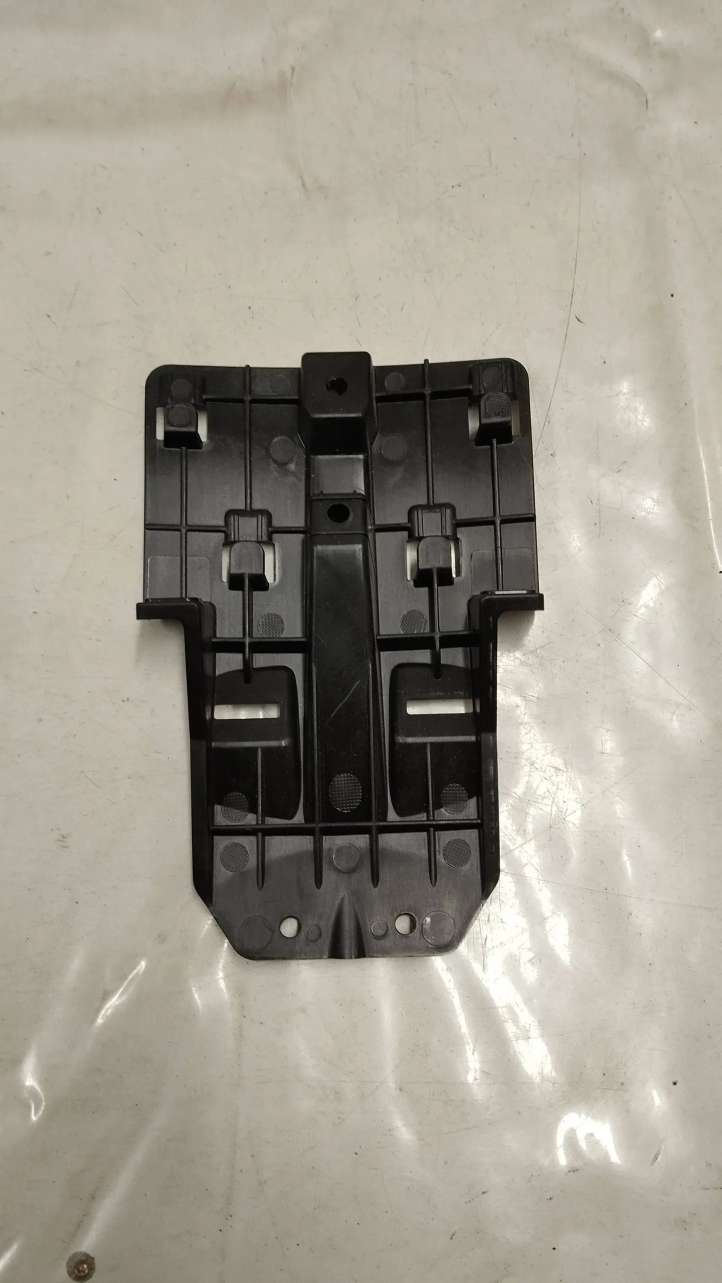 105628400b Tesla Model S Kita panelės detalė