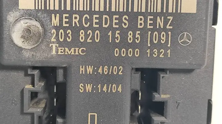 Mercedes-Benz C W203 (2000 - 2007) 2038201585 Блок управления дверью — фото 2