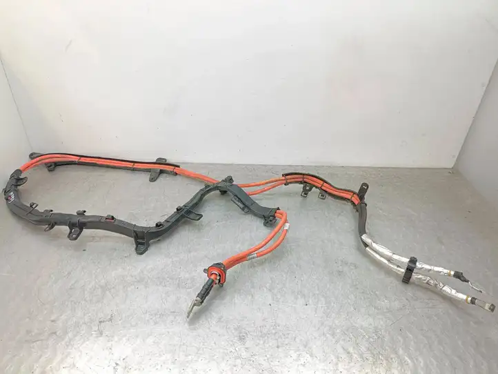 BMW 4 G22 G23 G24 G26 (2020 - ) 9107456 Плюсовой провод аккумулятора — фото 1