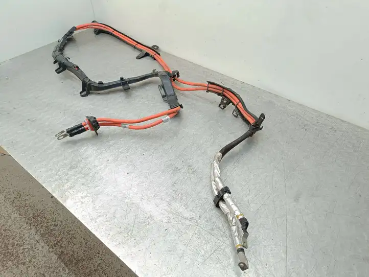 BMW 4 G22 G23 G24 G26 (2020 - ) 9107456 Плюсовой провод аккумулятора — фото 2