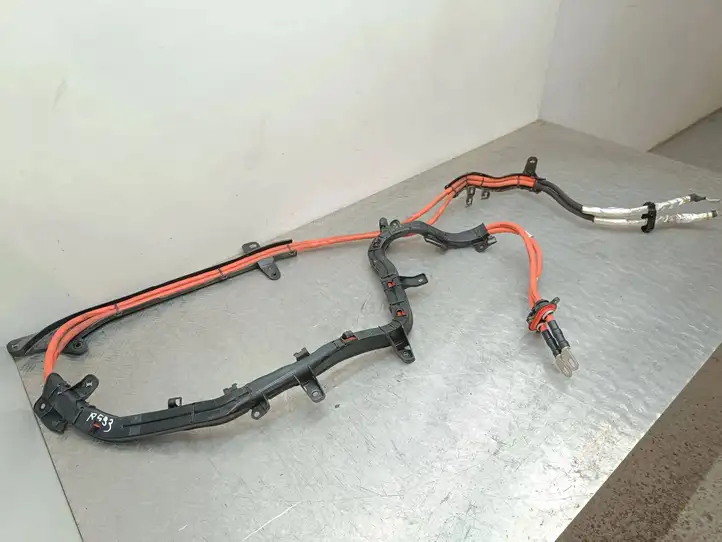 BMW 4 G22 G23 G24 G26 (2020 - ) 9107456 Плюсовой провод аккумулятора — фото 3