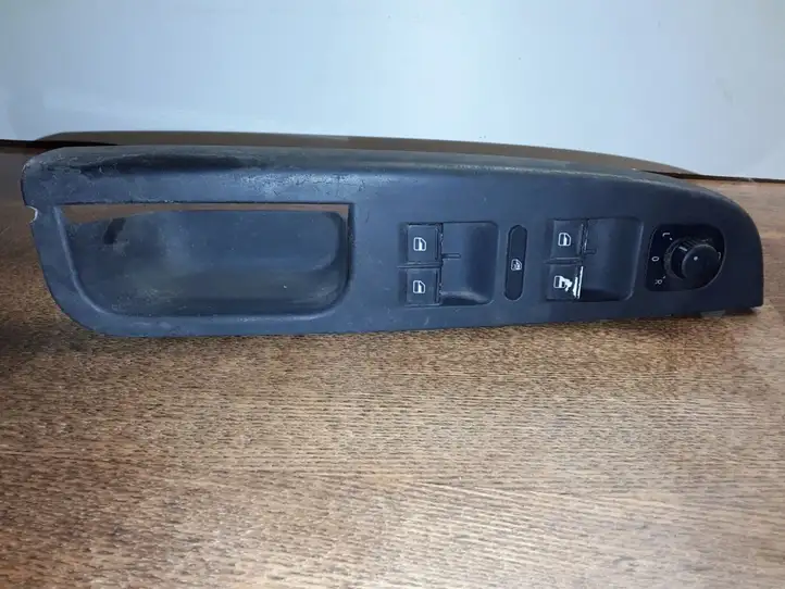 Volkswagen Golf Plus (2004 - 2008) 1K4868050B Кнопка стеклоподъемников — фото 1