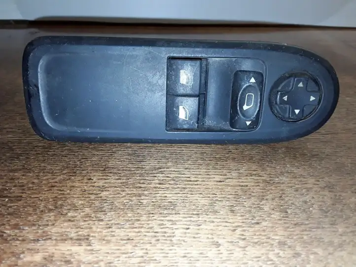 Peugeot 308 (2007 - 2013) 96565186XT Блок кнопок стеклоподъемников — фото 1