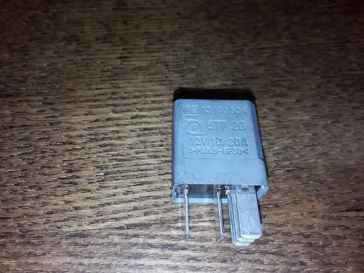 Opel Corsa C (2000 - 2003)  13100504 Другое реле