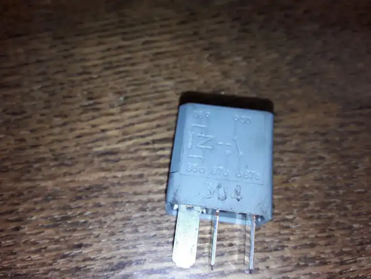 Opel Corsa C (2000 - 2003)  13100504 Другое реле