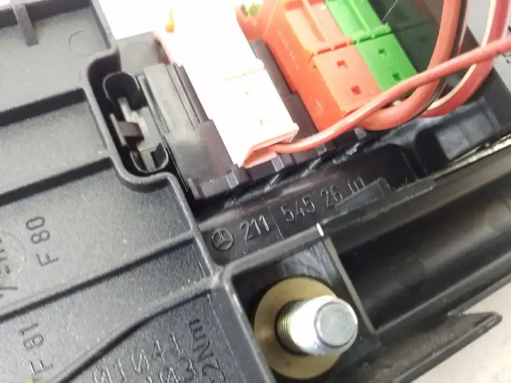 Mercedes-Benz GL X164 (2006 - 2012)  A2115452601 Блок предохранителей