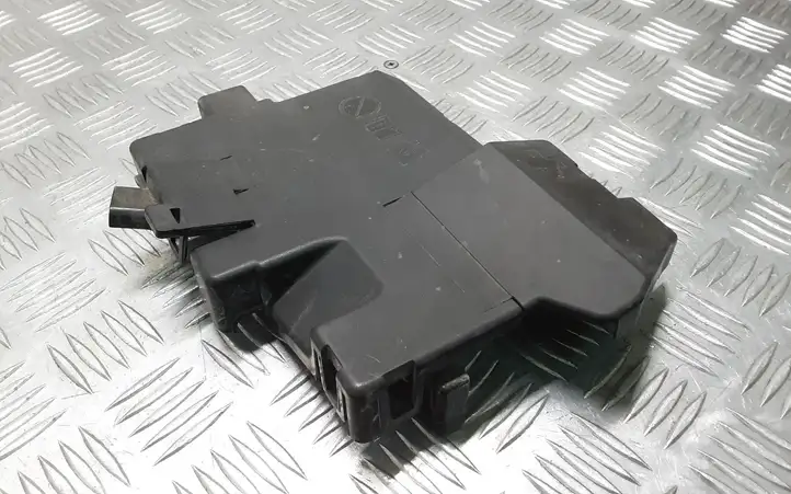 Volvo XC40 (2017 - )  32200335 Крышка ящика предохранителей