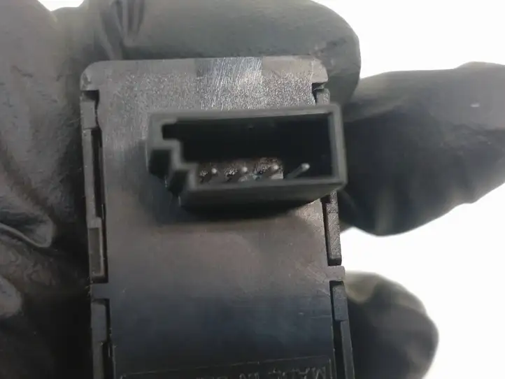 BMW 5 E60 E61 (2004 - 2010) 15939948 Кнопка стеклоподъемников — фото 5