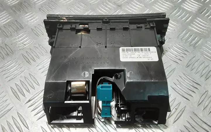 Mercedes-Benz ML W164 (2005 - 2011) A1648100030 Передняя пепельница — фото 5