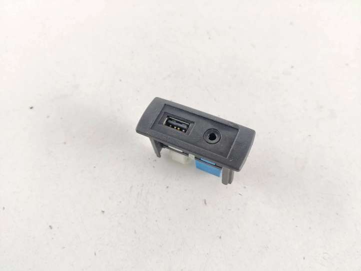 A4478200087 Mercedes-Benz Vito Viano W447 USB jungtis