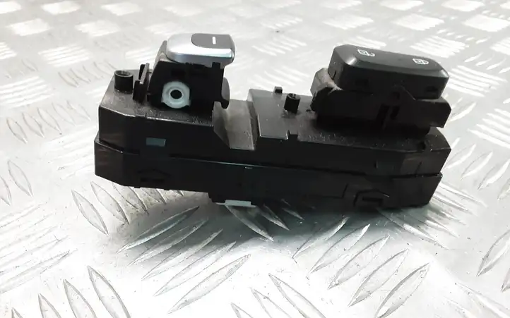 Kia Sportage (2014 - 2016) 93575F1520 Кнопка стеклоподъемников — фото 3