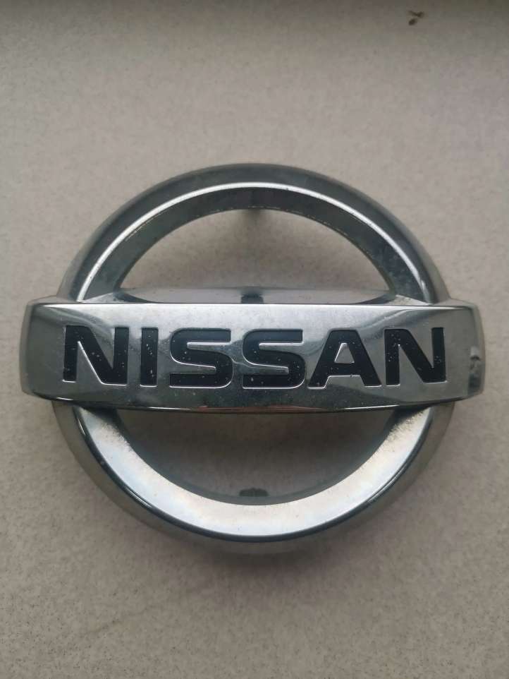 628901KA0A Nissan Juke I F15 Gamintojo ženkliukas