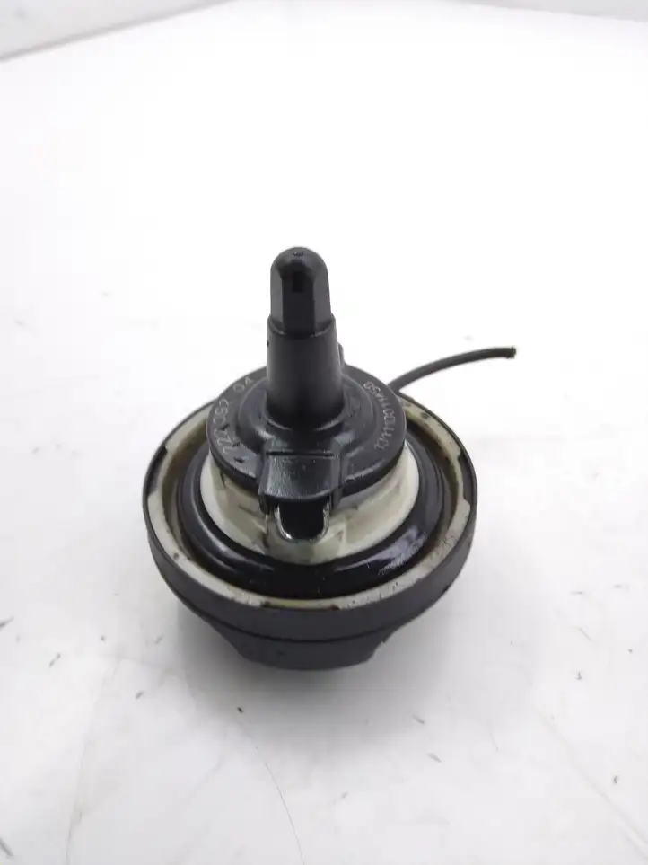 BMW 3 F30 F35 F31 (2012 - 2018) 722239204 Крышка топливного бака — фото 2
