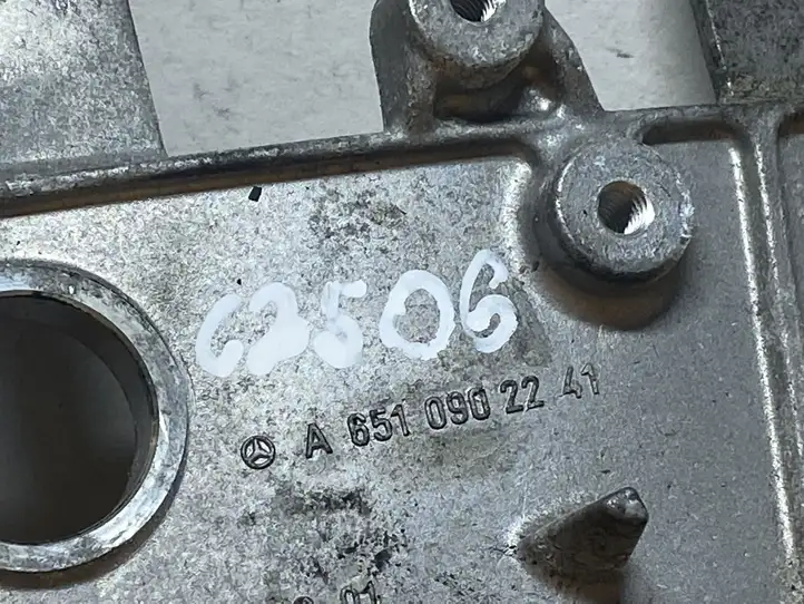 Mercedes-Benz (2009 - 2016) A6510902241 Кронштейн воздушного фильтра — фото 3