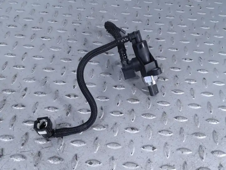 Citroen C4 (2016 - ) 9821714380 Трубка топливной системы — фото 2
