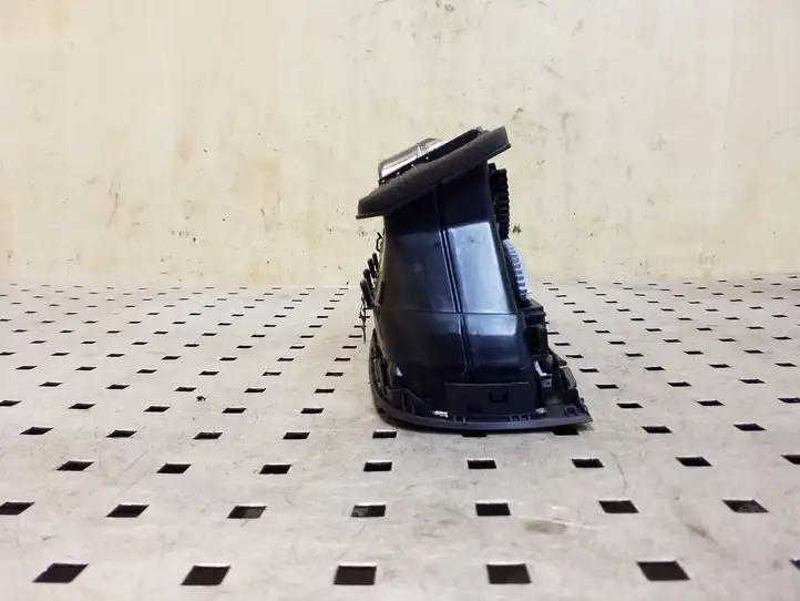 Volkswagen Golf VI (2009 - 2013)  5K0815736D Центральный дефлектор