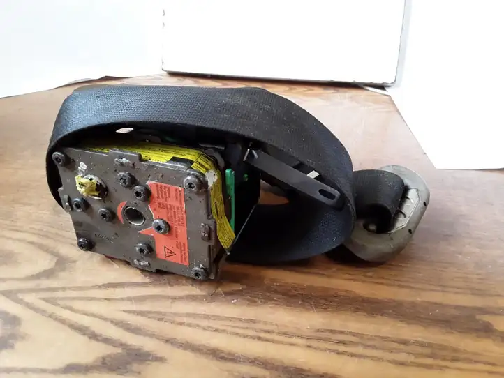 Opel Insignia A (2008 - 2017)  3063560 Передний ремень безопасности