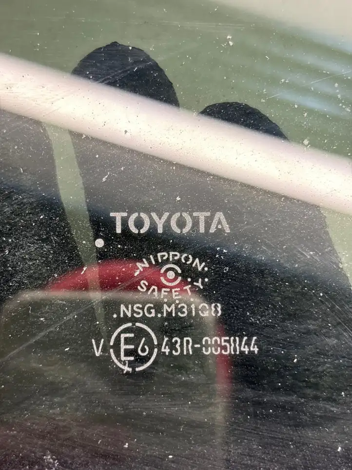 Toyota RAV 4 (XA50) (2018 - ) Форточка двери — фото 3