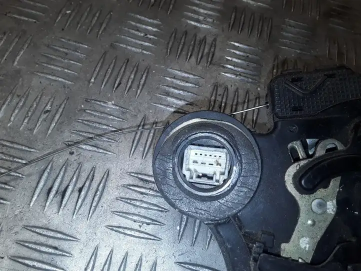 Toyota Corolla Verso AR10 (2004 - 2009) Замок задней двери — фото 3