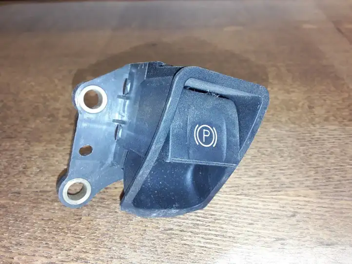 Toyota Avensis T270 (2009 - 2012) 8439005020 Кнопка ручного тормоза — фото 1