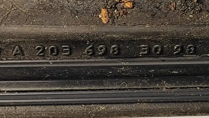 Mercedes-Benz C W203 (2000 - 2007) A2036983098 Накладка стоек лобового стекла — фото 4