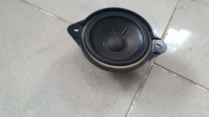 Audi A4 (2011 - 2015)  8K9035709 Громкоговоритель (громкоговорители) в заднем подоконнике