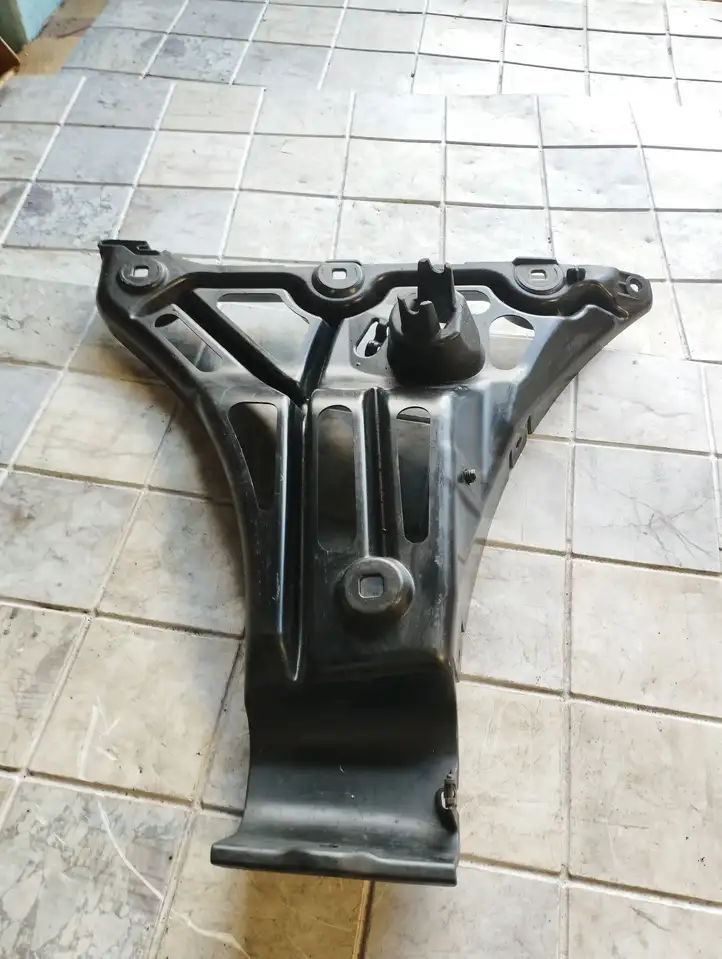 BMW 5 E60 E61 (2004 - 2010) 5112706079510 Кронштейн заднего бампера — фото 4
