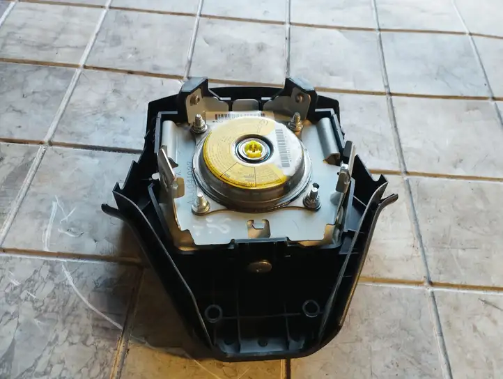 Mazda 5 (2005 - 2010) C23557K00 Подушка безопасности руля — фото 4