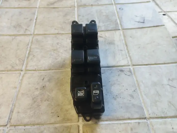 Toyota RAV 4 (XA20) (2000 - 2005) 8482042140 Блок кнопок стеклоподъемников — фото 1