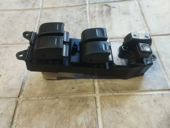 Toyota RAV 4 (XA20) (2000 - 2005) 8482042140 Блок кнопок стеклоподъемников — фото 4