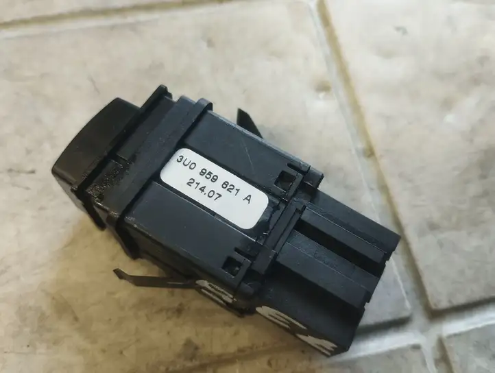 Skoda Superb B5 (3U) (2001 - 2008) 3U0959621A Кнопка обогрева стекла — фото 4