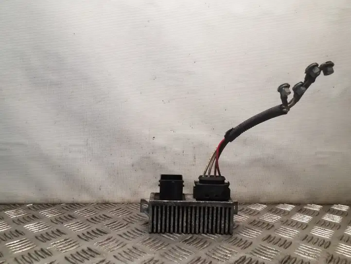 Nissan Juke I F15 (2010 - 2018) 8200558438A Реле накала свечей — фото 2