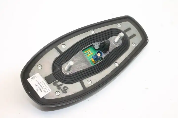 Jaguar XF X250 (2007 - 2015) 7W9319C089DA GPS антенна — фото 3
