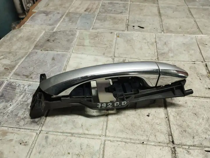 Mercedes-Benz C W203 (2000 - 2007) Наружная ручка двери — фото 1