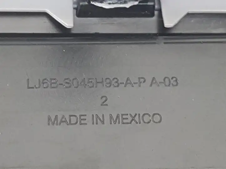 Ford Escape IV (2020 - ) LJ6BS045H93 Декоративная планка — фото 4