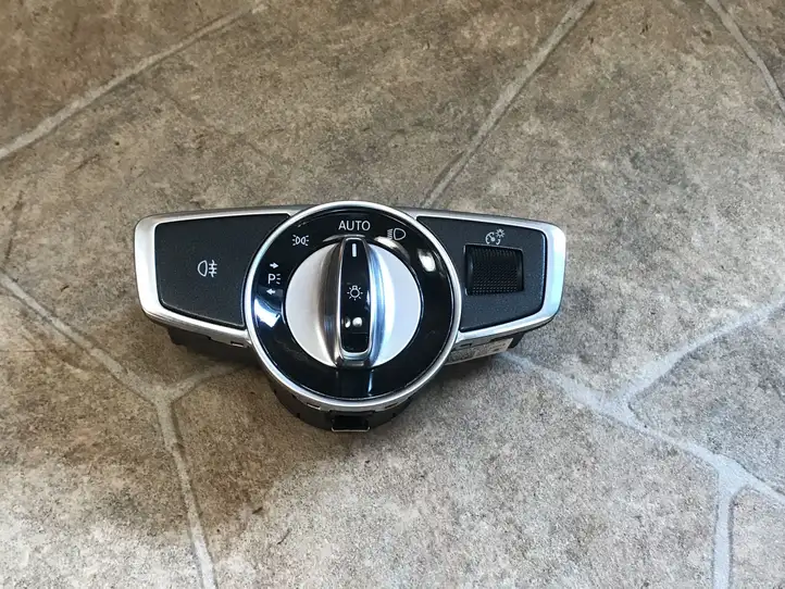 Mercedes-Benz E W213 (2016 - ) A2229055508 Включатель фонарей — фото 1