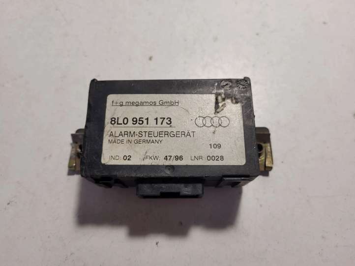 8L0951173 Audi A8 S8 D2 4D Signalizacijos valdymo blokas