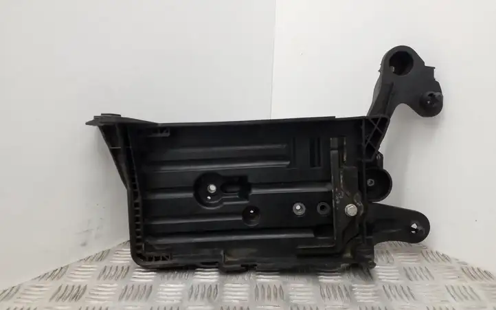 Audi A3/S3 8V (2012 - 2016) 5Q0915321H Площадка аккумулятора — фото 2