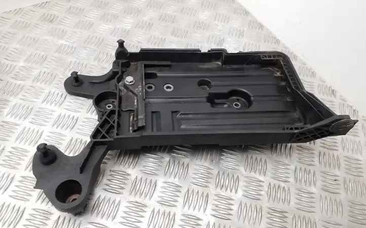 Audi A3/S3 8V (2012 - 2016) 5Q0915321H Площадка аккумулятора — фото 3